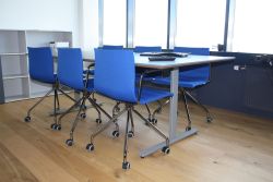 ufficio moderno sedie colore blu Slim Moving