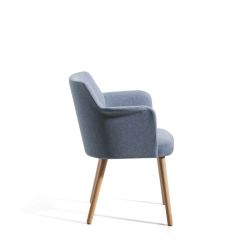 seduta imbottita con gambe in legno Dafne Moving