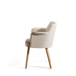 seduta imbottita con gambe in legno Dafne Moving