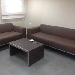 divano marrone in pelle Arturo Moving