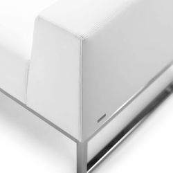 dettaglio divano bianco imbottito Arturo Moving